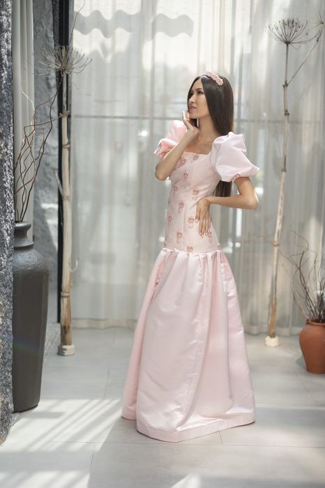 Вечернее платье и диадема