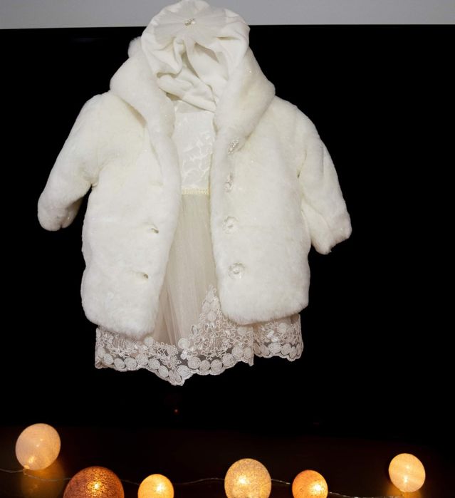 Rochita din dantela cu blăniță tip palton elegant