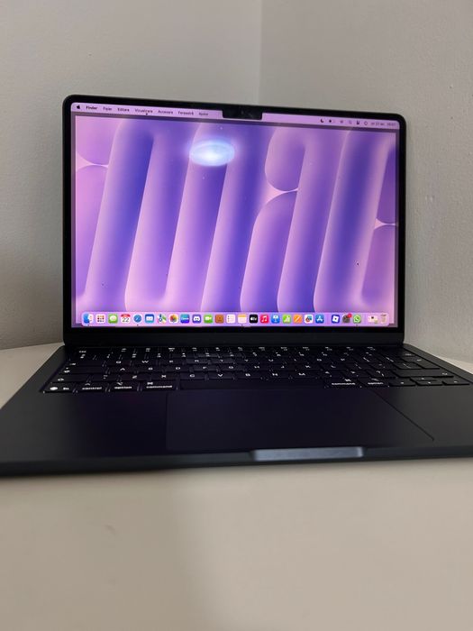 Vand Laptop MacBook Air 13 ca nou !