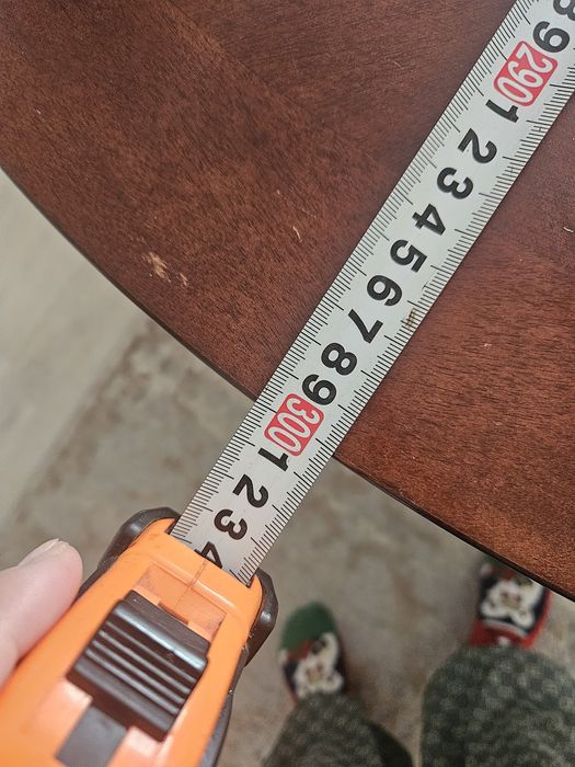 Продаётся Стол. В хорошем состоянии