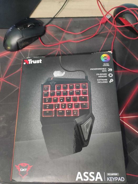 Trust - геймърска клавиатура - 50 % и оптична мишка tech