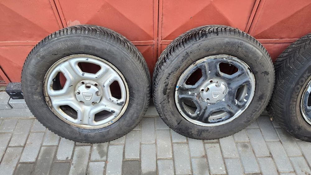 Jante cu anvelope Duster 215 65 16 m+s