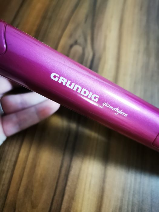 Placa de îndreptat parul GRUNDIG