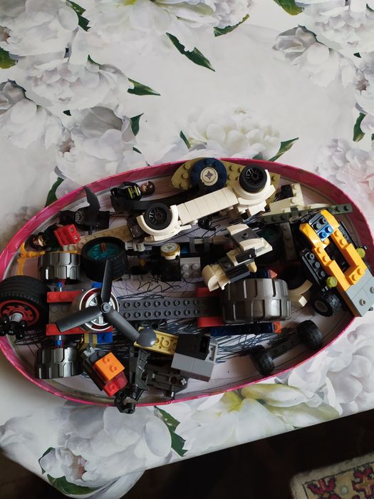 Продам запчасти от Лего.