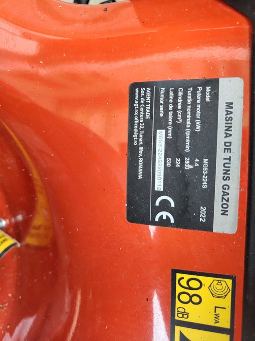 masina de tuns iarba