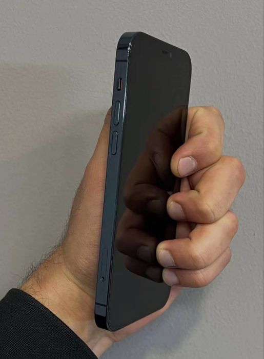 айфон 12 про в гарантий еще