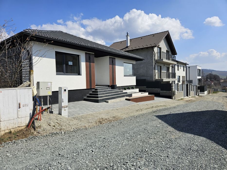 Casa exclusivista si teren