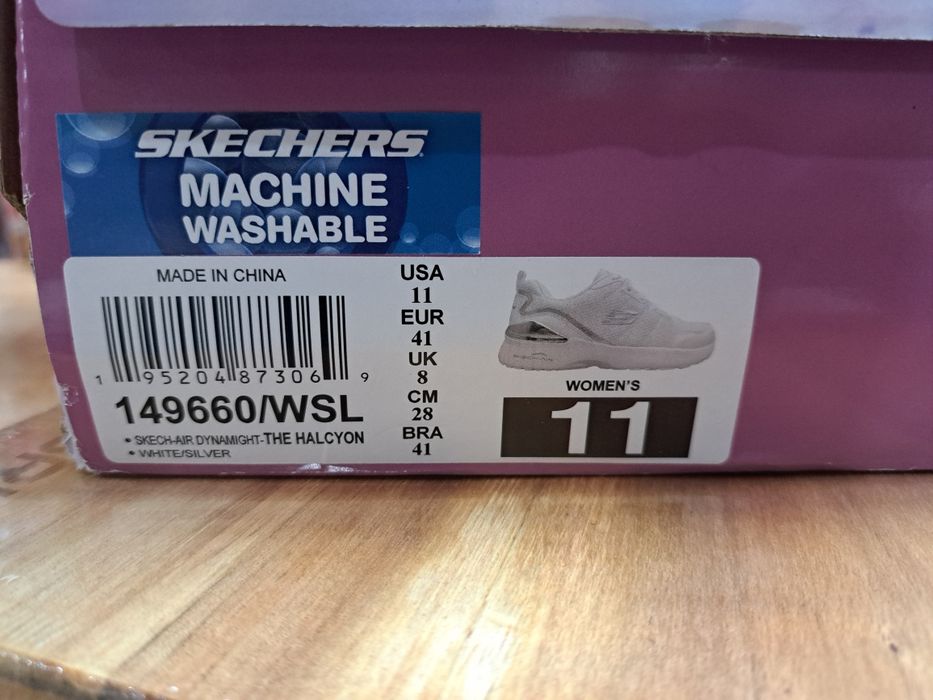 Adidași noi, Skechers