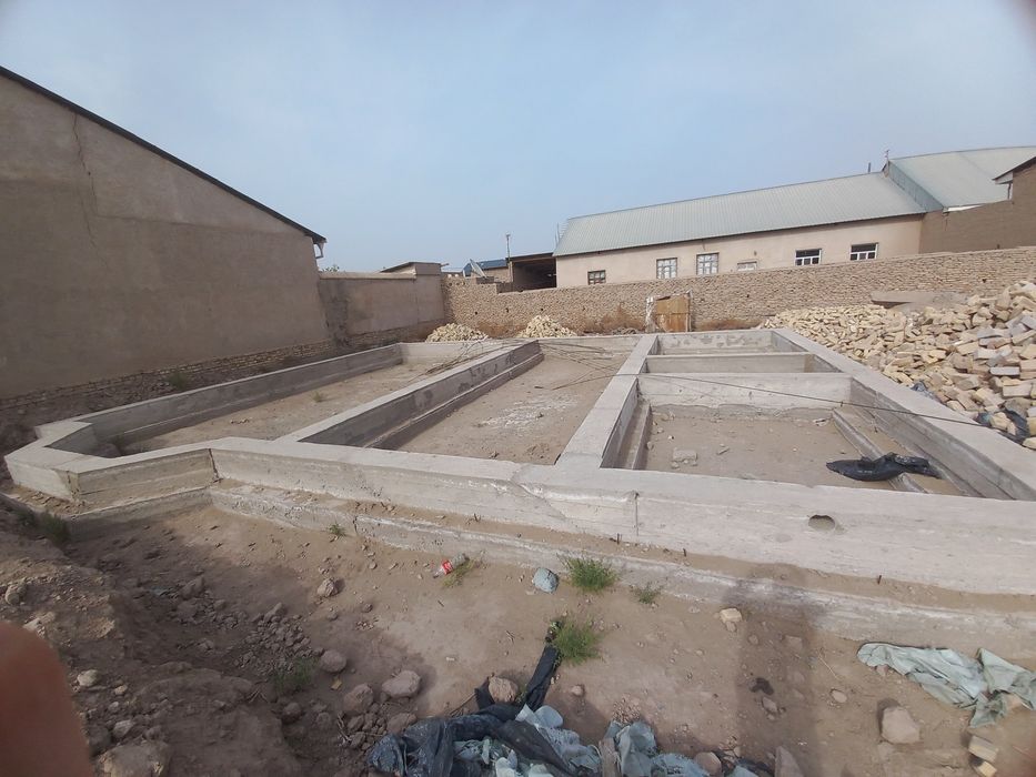 Xiva shahrida qurilishi tugallanmagan uy