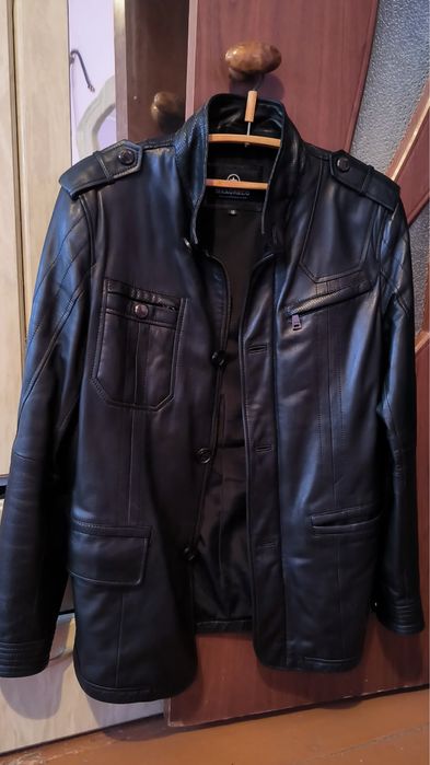 Продам кожанную куртку 48 размера