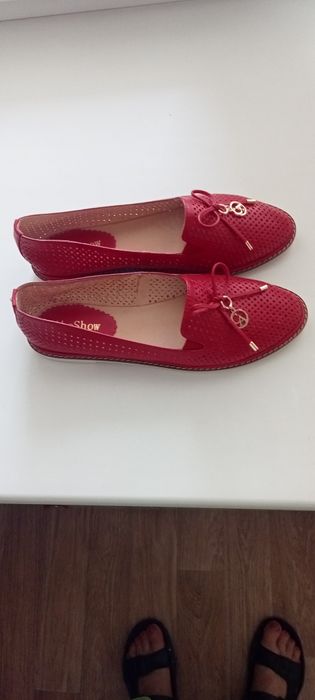 Продам 2 пары кожаных макасин