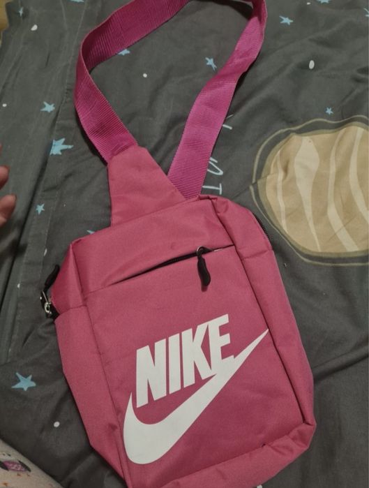 Малка Чантичка Nike
