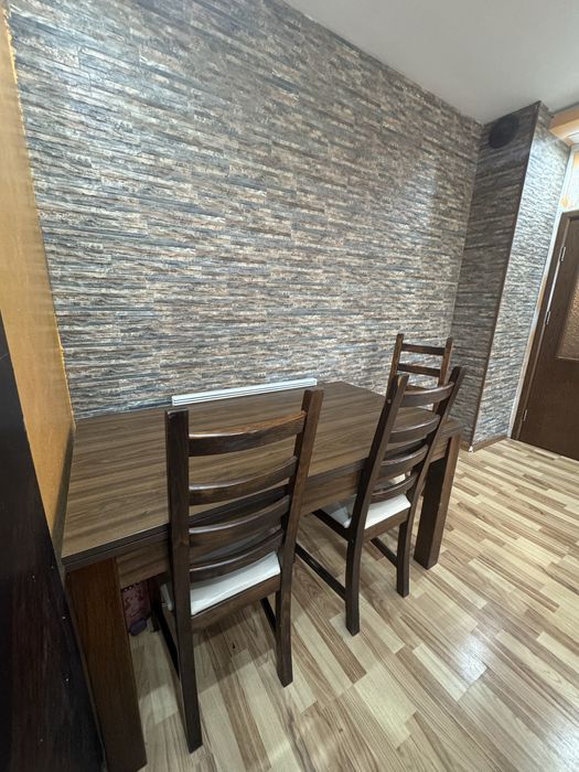 Трапезна тъмно кафява маса