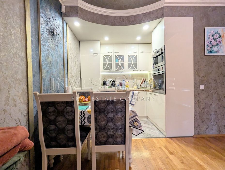 Продава се Тристаен апартамент в к.к. Св.Св. Константин и Елена - 101 кв.м за 2921 €/кв.м - Снимка #2