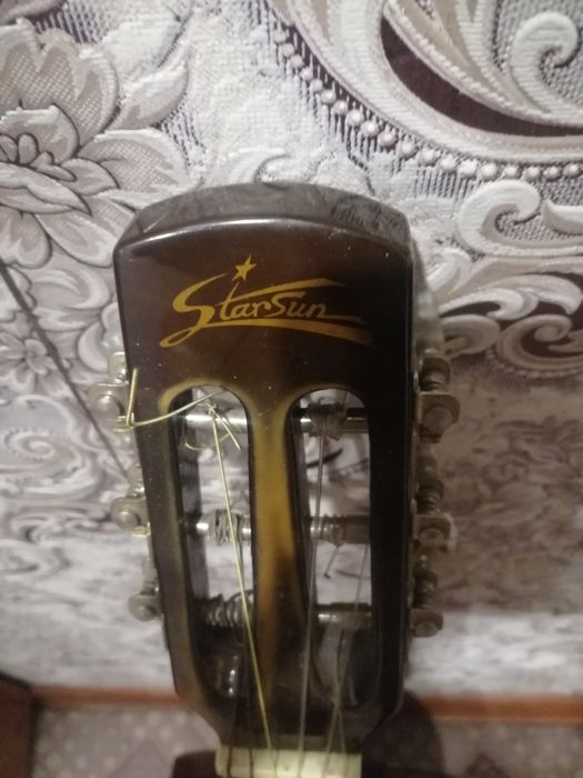 Акустическая гитара