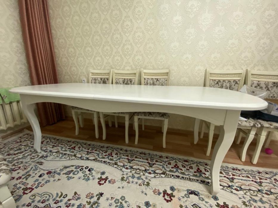 Продается гостиный стол..