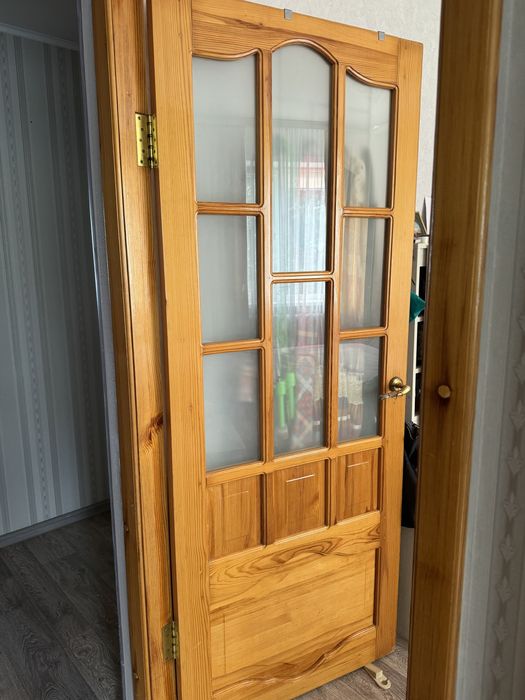 Продам двери деревянные