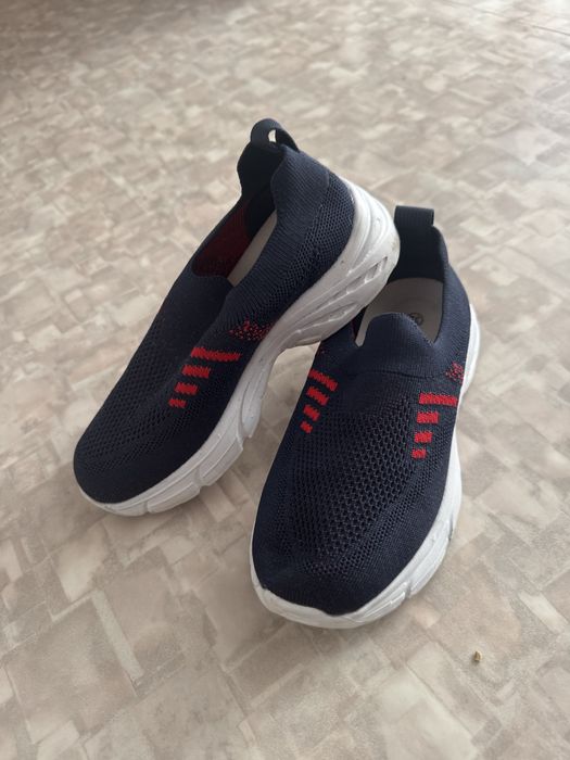 Новая легкая обувь размер 32