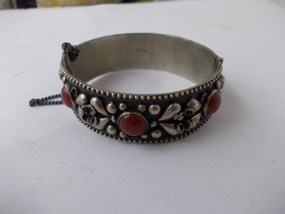 Bratara veche din alpacca cu pietre carneol