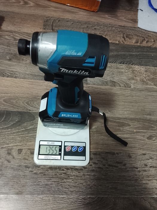 Autofiletanta impact Makita DTD173 cu o baterie de 6a NOU
