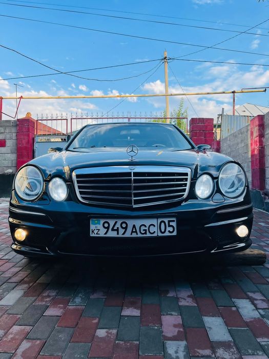 Бампер на мерседес w211 e63 AMG