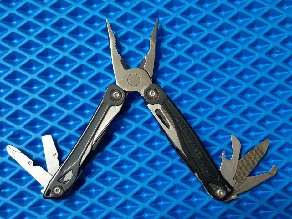 Продам мультитул Leatherman Wingman