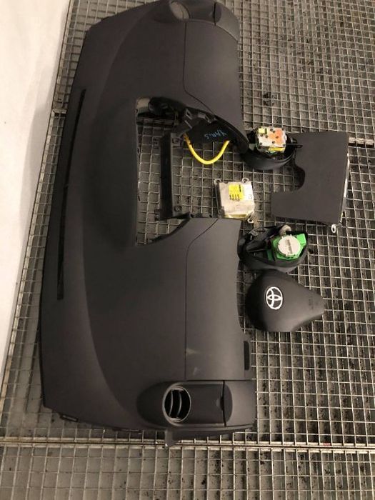 plansa bord completa  toyota yaris  2005-2010