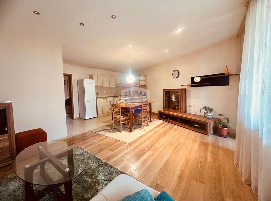 Продава се Тристаен апартамент в Варна, Гранд Мол Варна - 100 кв.м за 2590 €/кв.м - Снимка #2