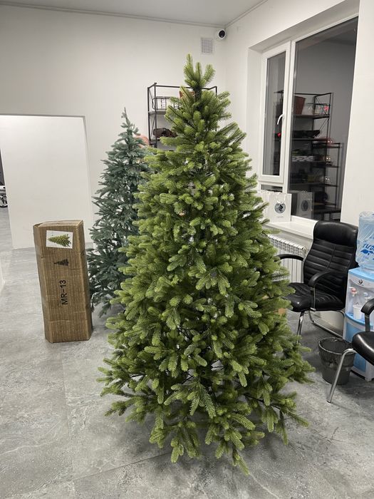 Елка Продаем даже Летом новогод искуственная Ель Гелиевая Шарнир Литая