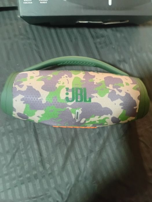 Oferta Speciala. Boxa JBL 40 W . Jocuri de lumini .