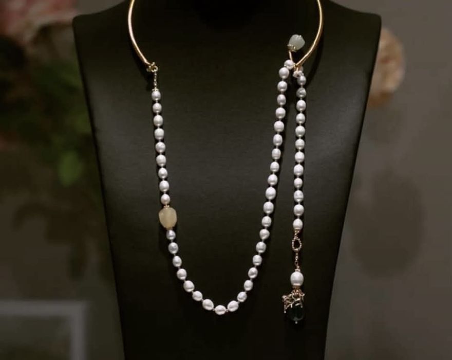 Colier elegant cu perle naturale și agat verde