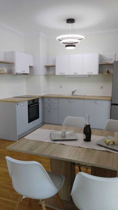 Дава се под наем Двустаен апартамент в к.к. Св.Св. Константин и Елена - 88 кв.м за 900 € - Снимка #3