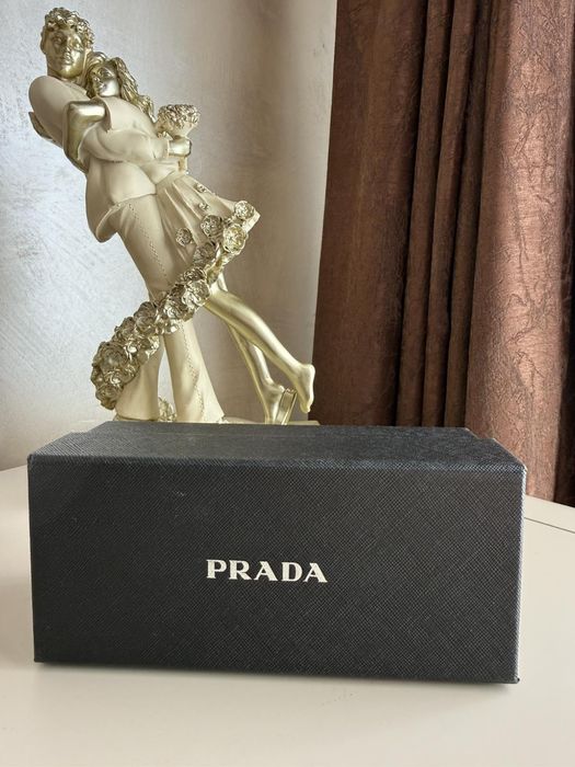 Слънчеви очила Prada
