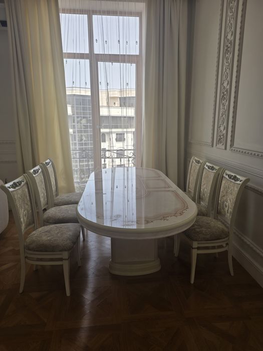 Продам стол и 6 стульев (Италия)