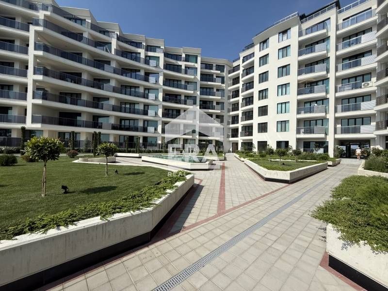 Тристаен апартамент за продажба, с големи стаи, в нов затворен тип ком