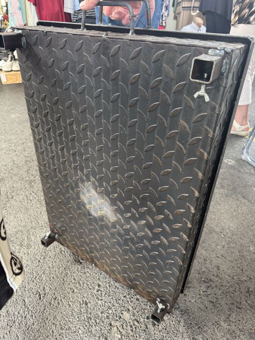 Gratar mare metalic 70x50 cm din tabla striata cu picioare