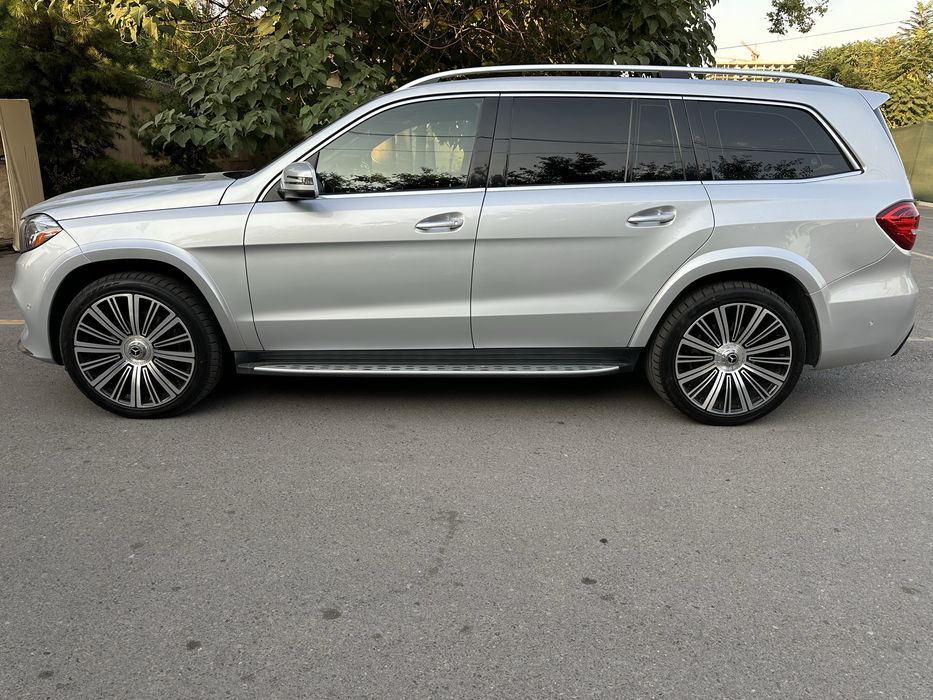 Mercedes Benz GLS500
