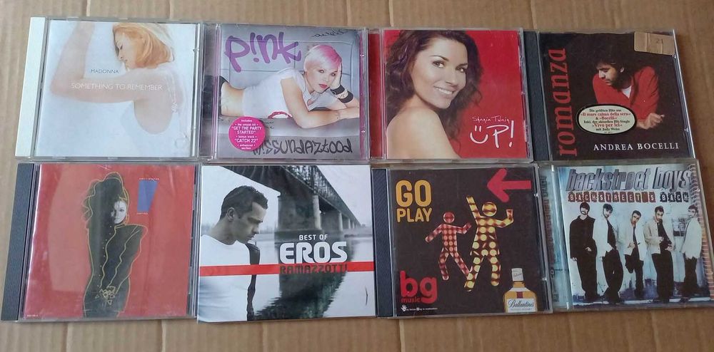 Оригинални CD с музика.