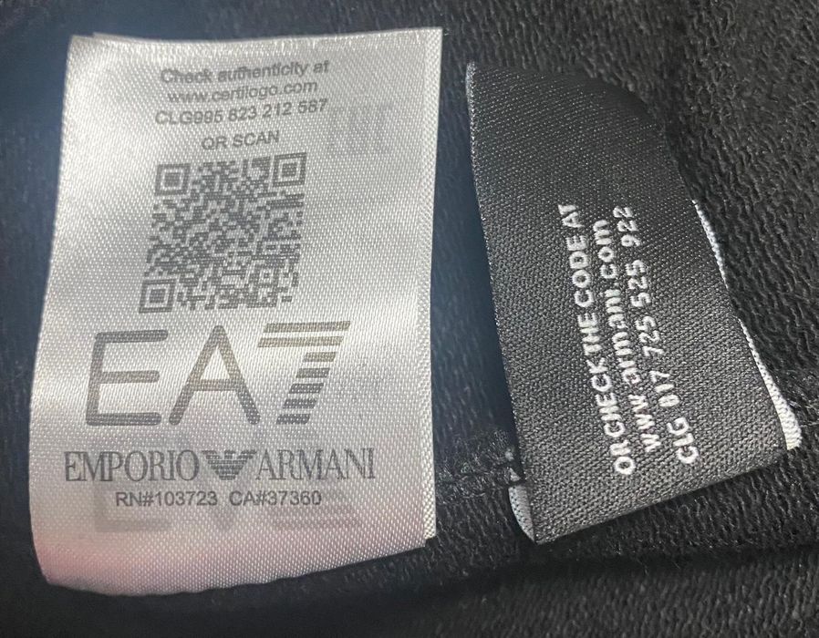 Vând hanorac nou de bărbați Emporio Armani EA7