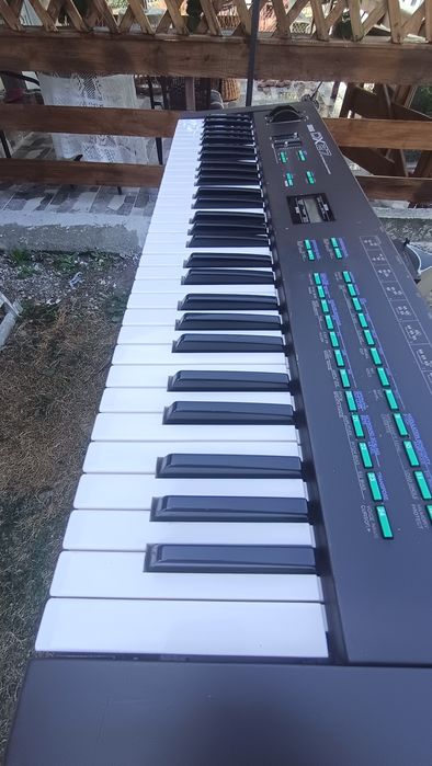 Vând Yamaha DX 27