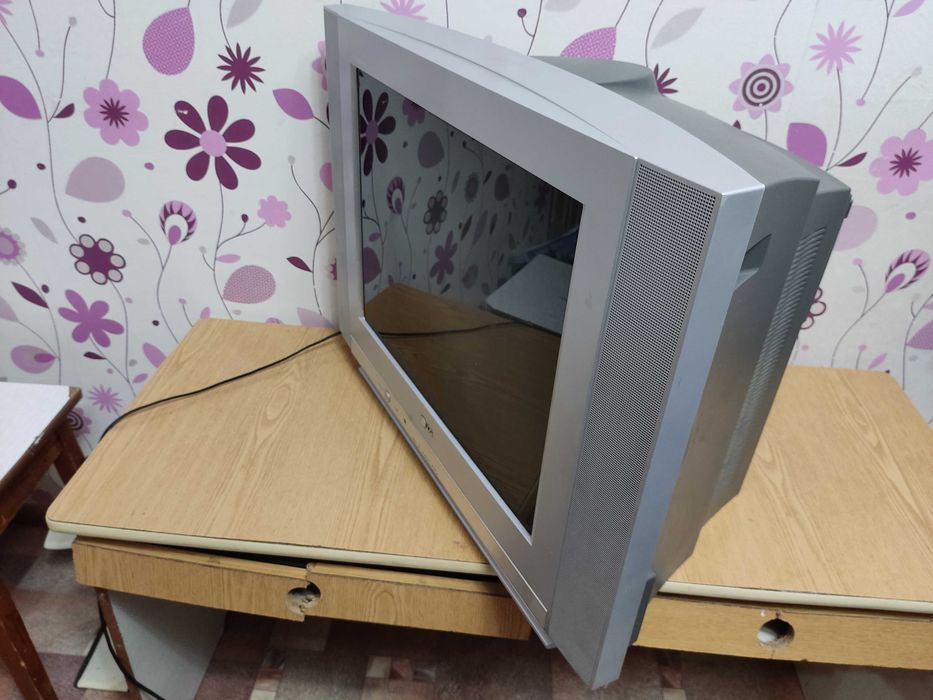 Телевизор LG цветной