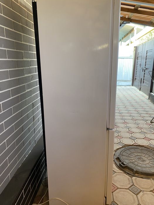 Продам Холодильник ARISTON