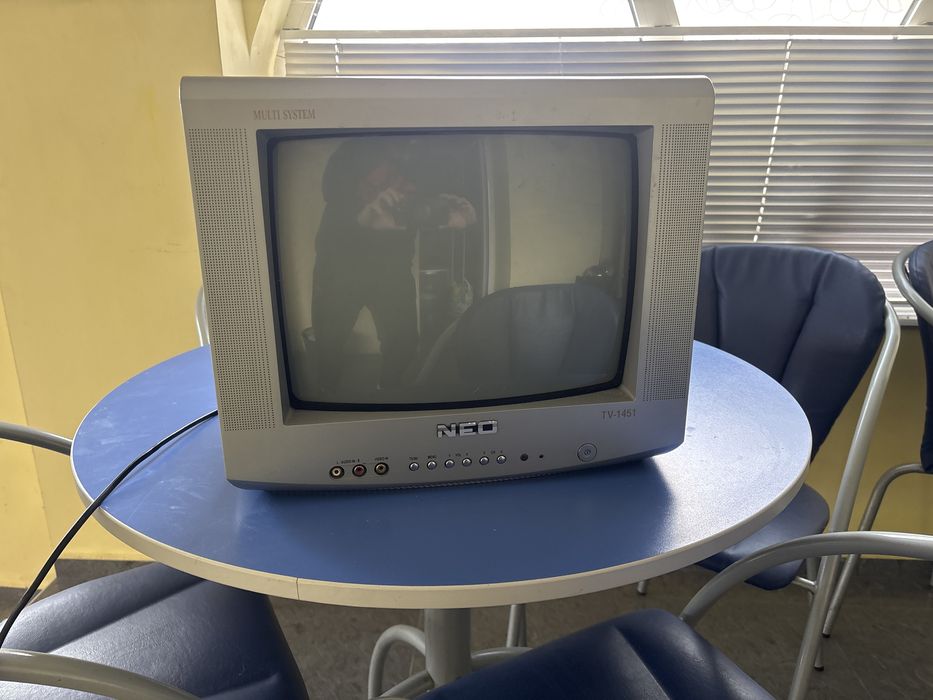 Телевизор NEO (кинескопен)