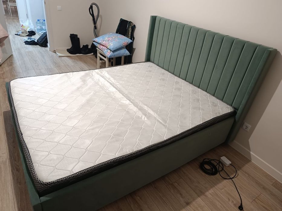 Продам кровать с матрасом