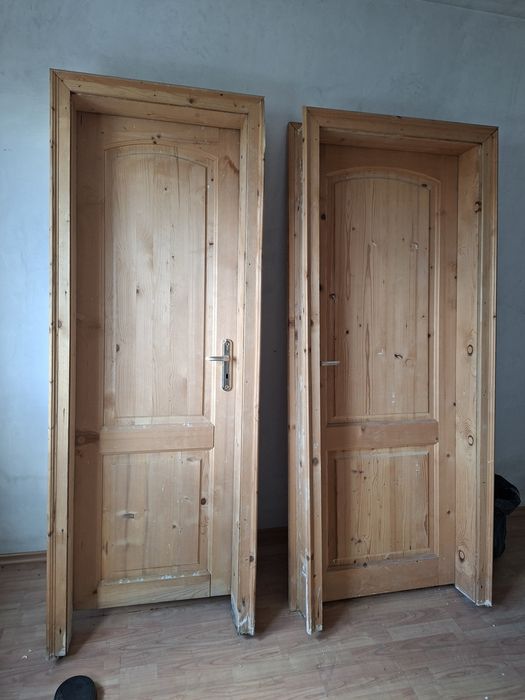Продавам дървени врати