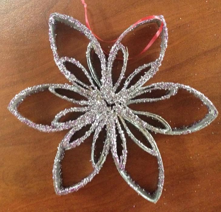 ръчно изработени звездички,гривни и драв4ета.