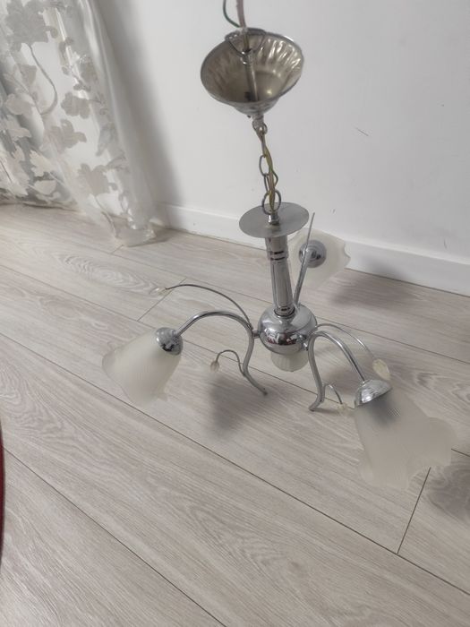 Lustre in stare foarte buna