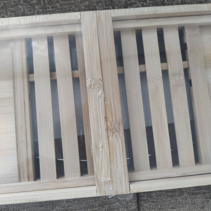 Бамбукова масичка за баня за релаксация