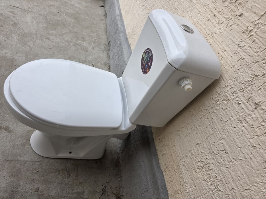 Унитаз в хорошем состояние