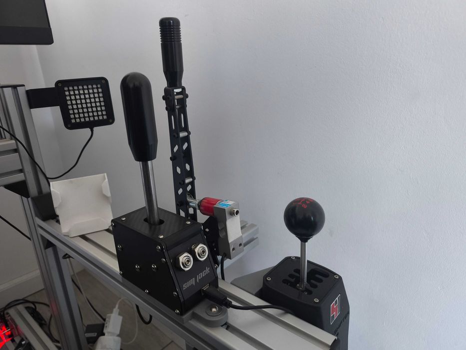 Simulator/cockpit auto - Moza R9, pedale SimForge + accesorii